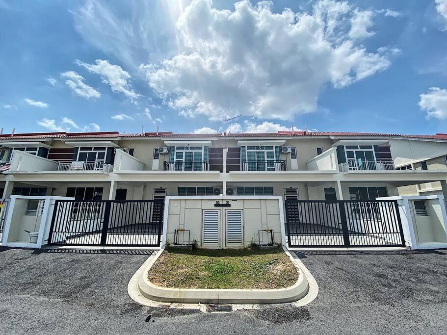 Desaru Twin Home 32Pax Bandar Penawar Buitenkant foto